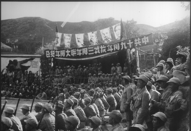 1939年11月7日，华北联合大学在阜平成立。图为华北联大周年纪念大会.png
