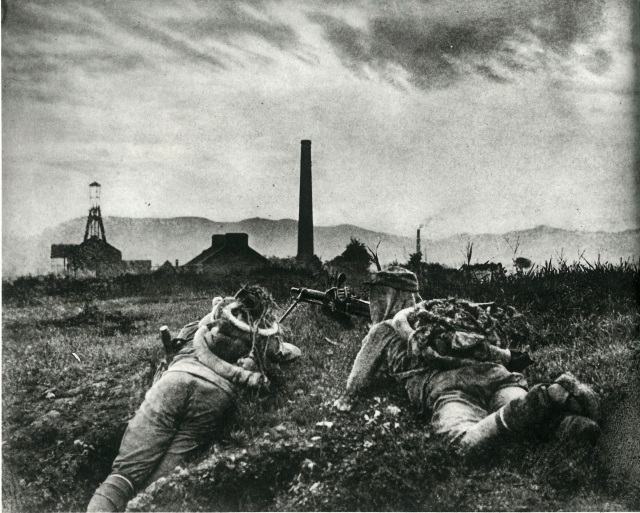 1940年8月，八路军发动百团大战。图为晋察冀部队向井陉矿区发起攻击.png
