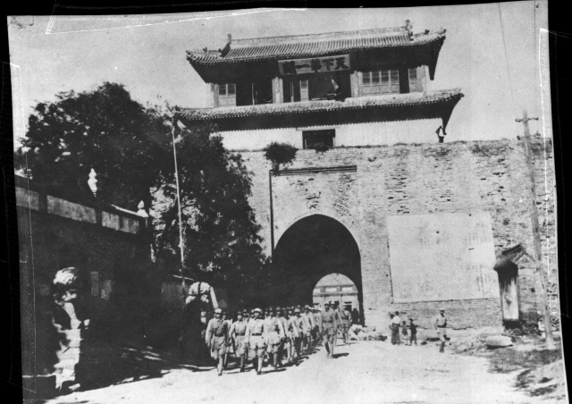 1945年8月30日，冀热辽军区部队解放山海关.png